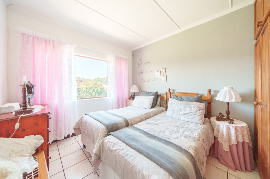 5 Bedroom Property for Sale in Queensberry Bay Eastern Cape
